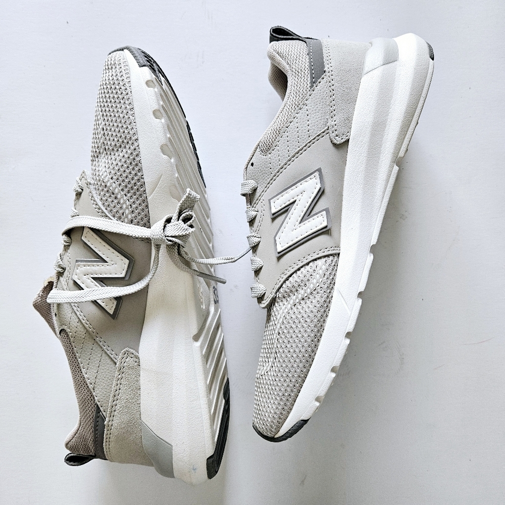 New Balance light grey. Brand new.